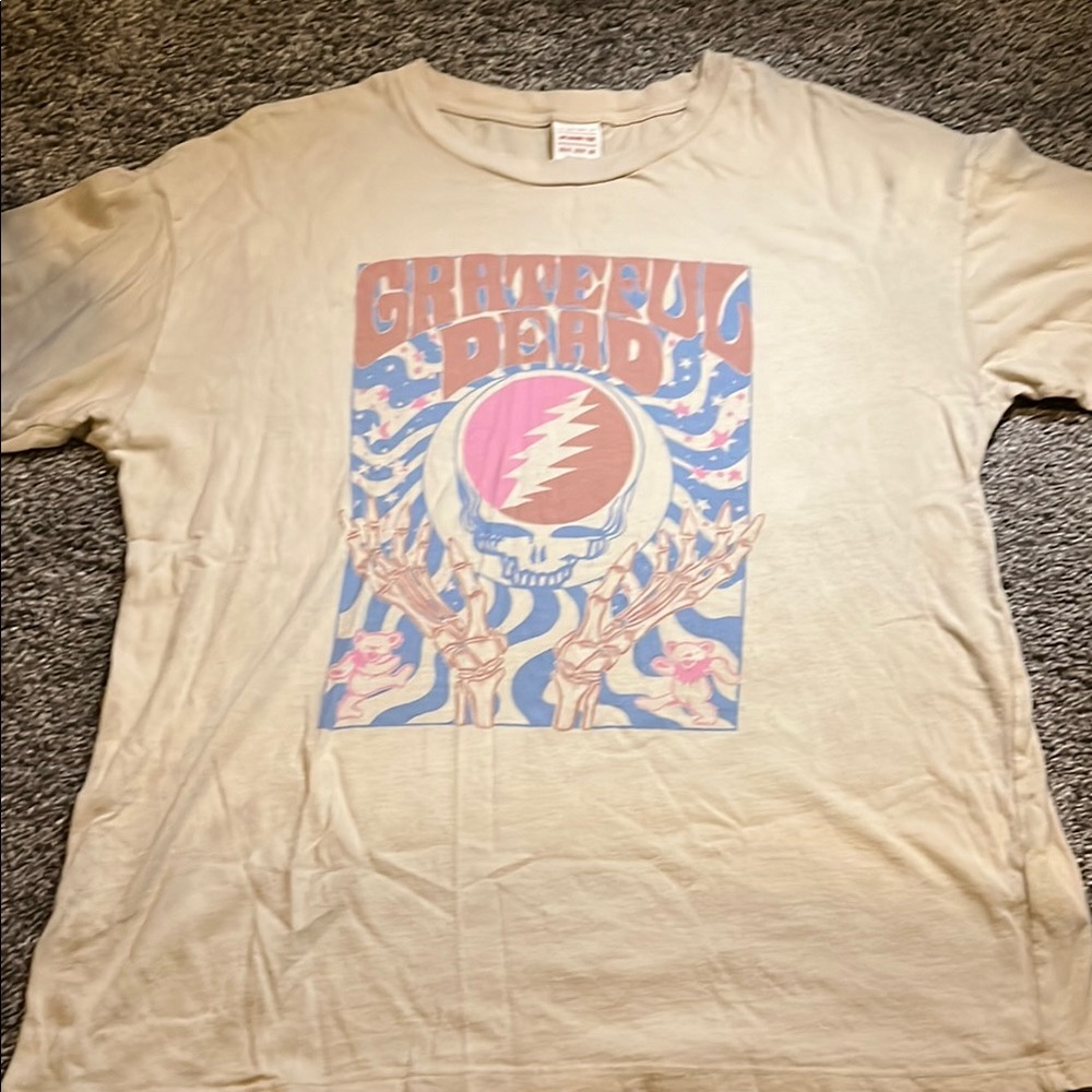American Eagle Outfitters Cream Short Sleeve Tee with Psychedelic Art